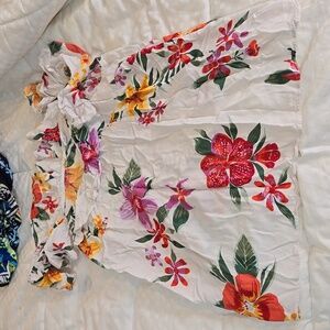 Old Navy floral tank size large